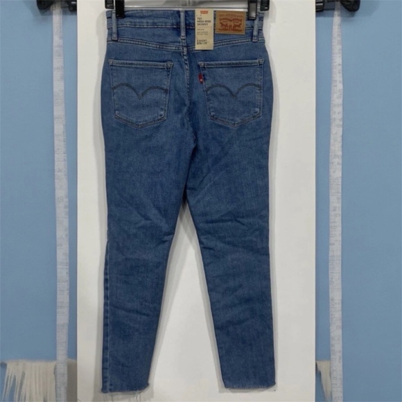 NEW! LEVI’S Women's High Rise Skinny Blue Jeans - Size 2 short (W26 L28) - Picture 2 of 7